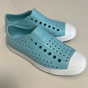 Native Women’s 7/Men’s 5 Shoes